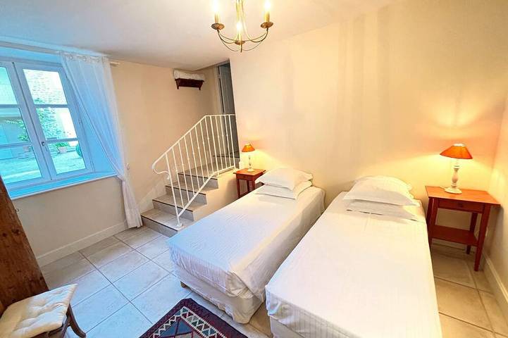 Location de vacances pour 10 personnes, avec jardin et piscine à Divajeu - 3