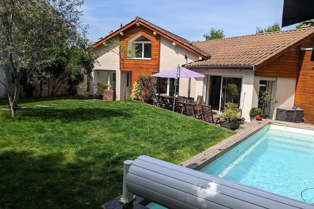 Grande maison avec piscine à Lyon idéal familles, proche des transports in Lyon, Lyon et ses environs