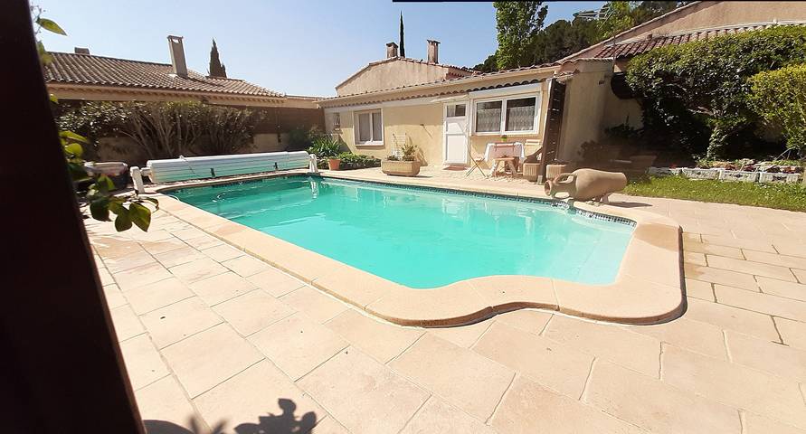 Appartement de vacances pour 2 personnes, avec jardin ainsi que piscine et terrasse