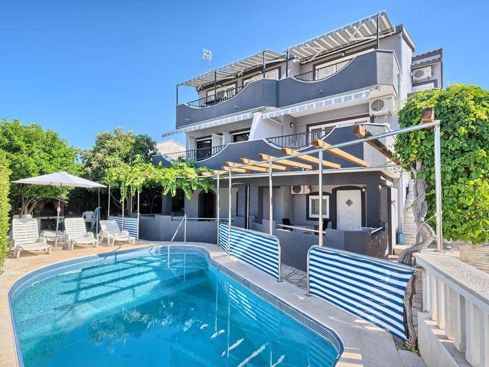 Ferienwohnung für 4 Personen, mit Pool und Balkon - 1