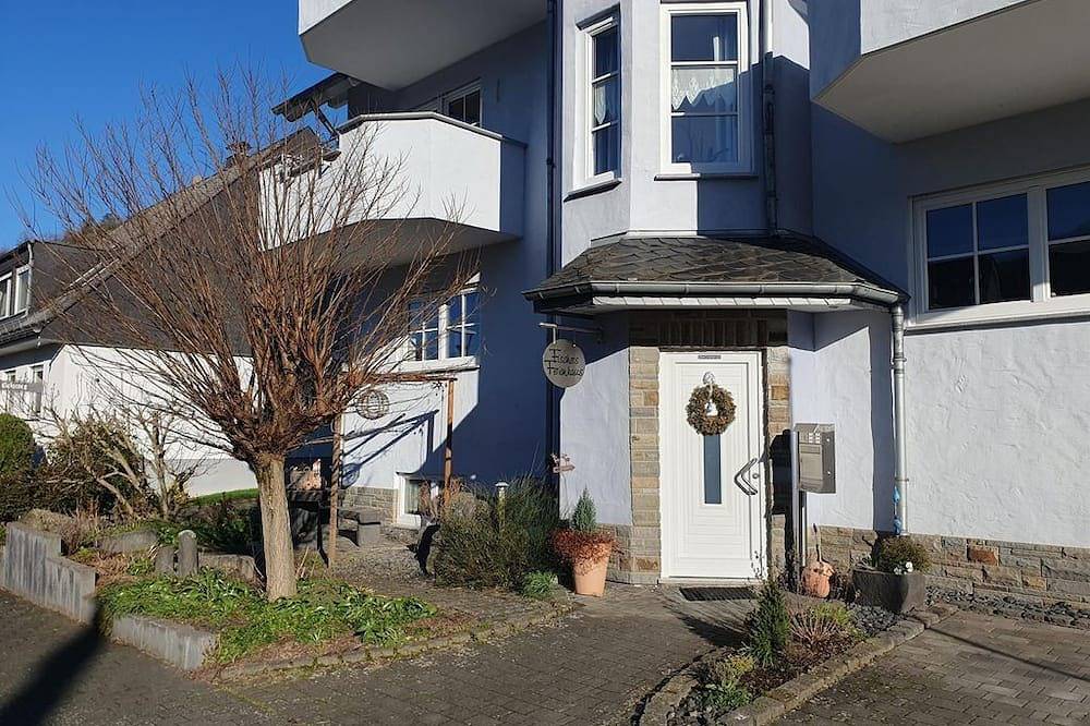 Ganze Wohnung, Ferienwohnung Burgblick - Fischers Ferienhaus in Alken, Osteifel