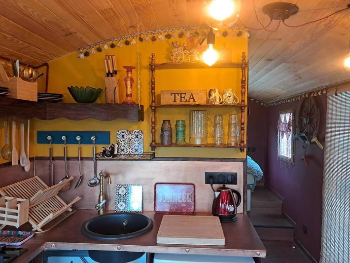 Location de vacances pour 2 personnes, avec Terrasse ainsi que Jardin et Vue à Les Fins - 3