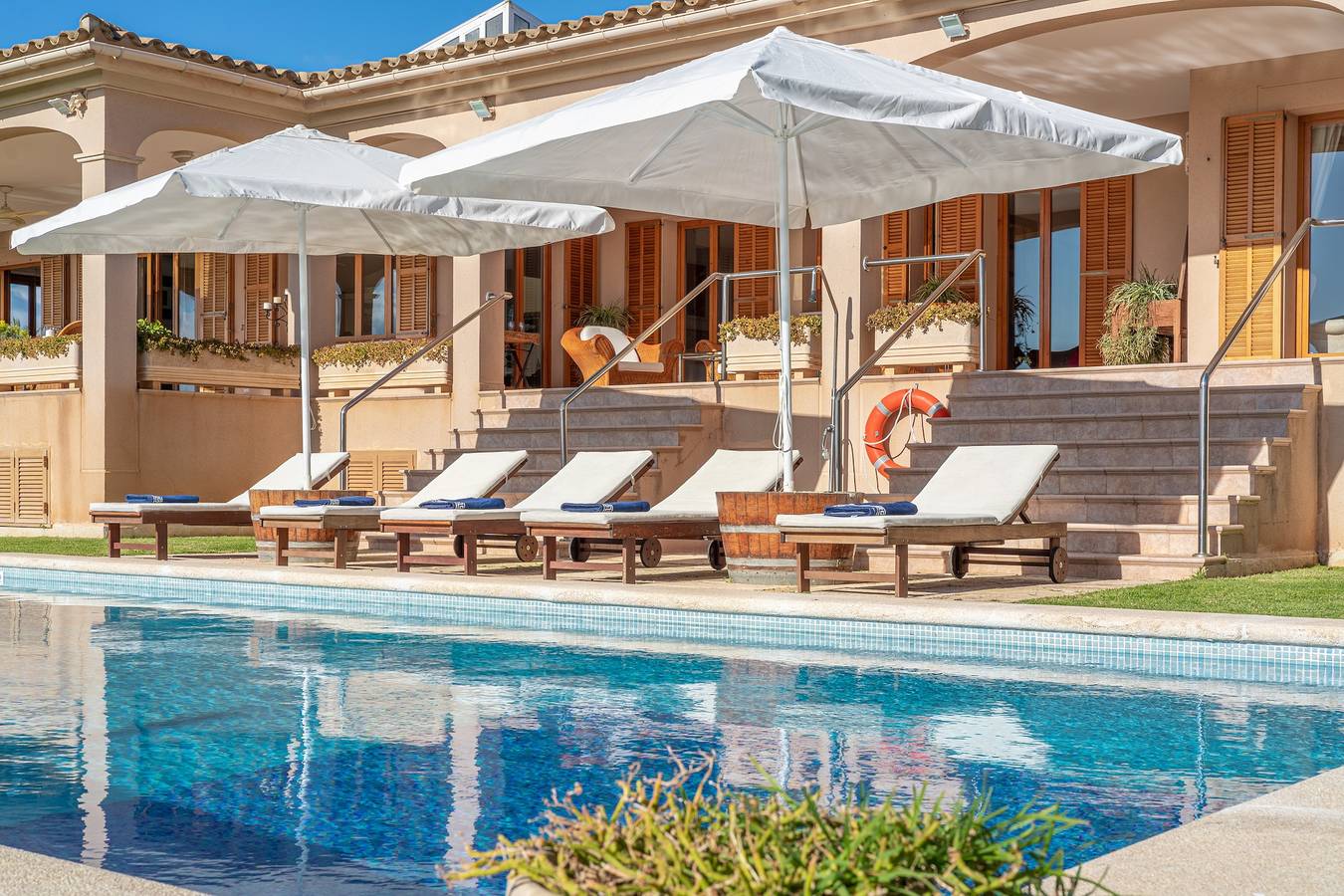 Villa "Vista Mar y Tierra" with Sea View, Pool, Garden, A/C & Wi-Fi in Marratxí, West Majorca
