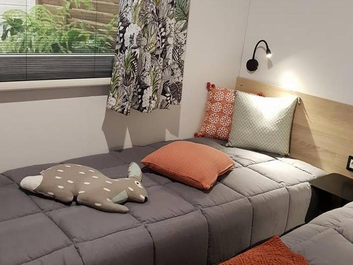 Camping Les chênes - Mobilheim 4 personen - Komfort Plus Klimatisiert - 2 Zi - 4 x 8.20m / Jasmin und Mimosa in Junas, Mittelmeerküste (Frankreich)