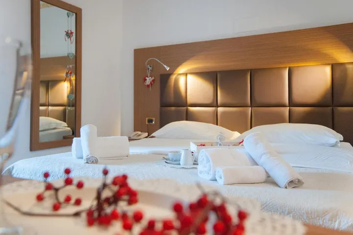 Hotel para 2 personas, con jardín además de vistas y piscina - 1