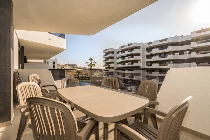 Ferienwohnung für 4 Personen, mit Whirlpool und Terrasse sowie Pool in Elche