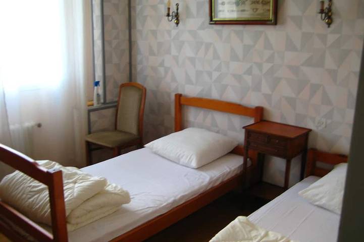 Gîte pour 5 personnes, avec piscine ainsi que terrasse et jardin, animaux acceptés à Sizun - 3