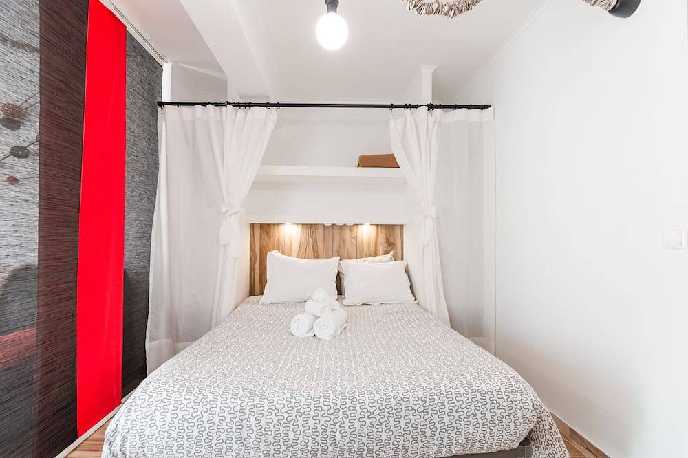 Apartamento entero, Estudio C/Patio Privado a 200 metros, 2 minutos a pie, de la playa de Peniche. in Peniche, Leiria District