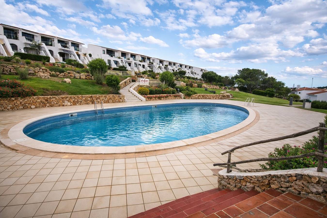 Apartamento entero, Apartamento Costa Arenal con vistas al mar, piscina comunitaria Premium y cerca de la playa in Arenal d'en Castell, Es Mercadal