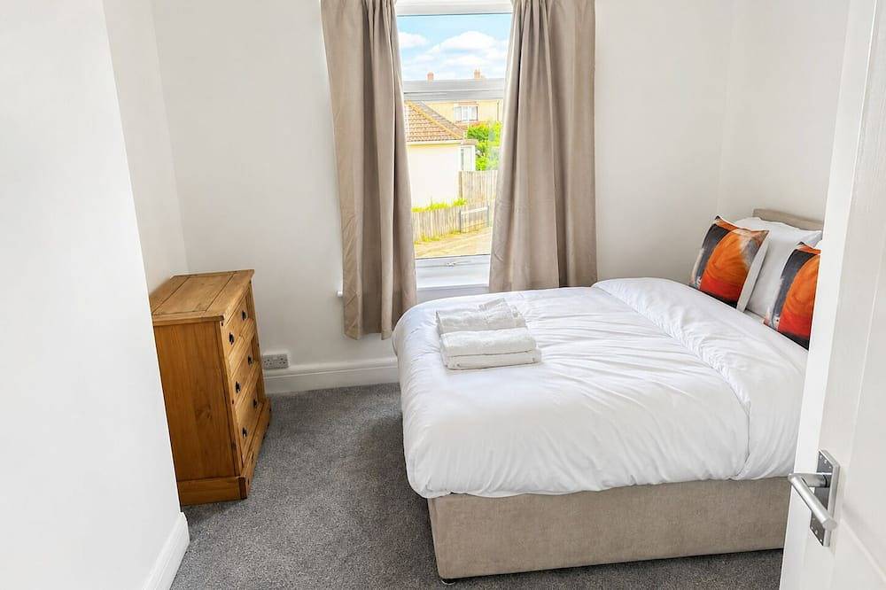 Jan's House Gosport | 3 Bedroom Home | Sleeps 6 in Gosport, Hampshire