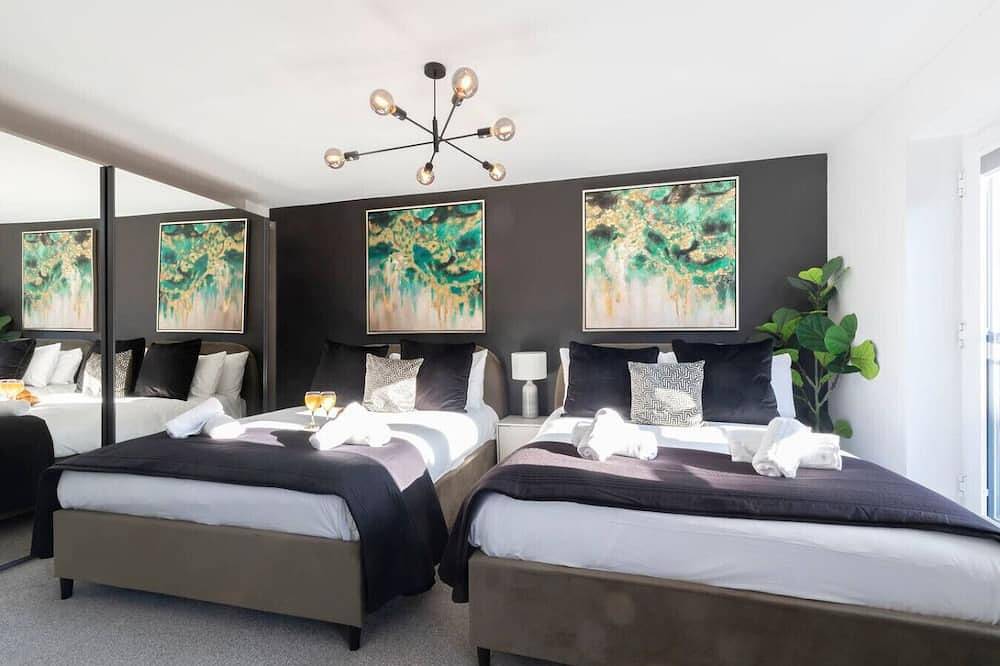 Stunning 4 Bed 3 Bathroom Home in Cheltenham, Gloucestershire