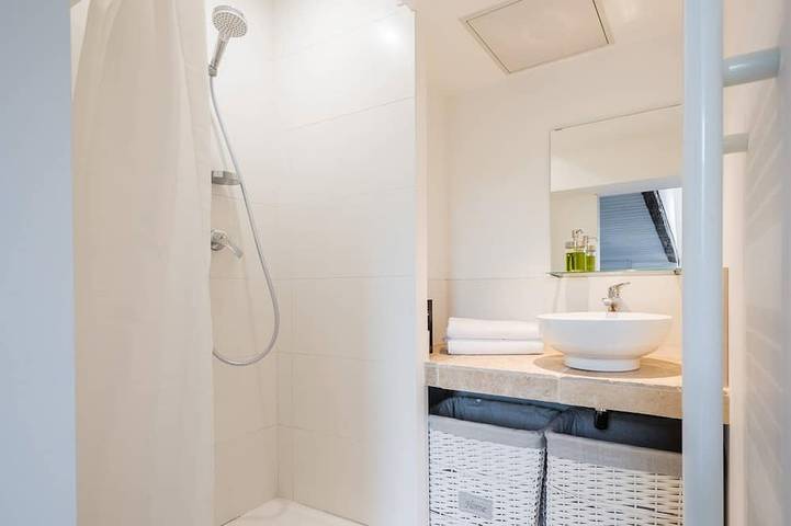 Entire apartment, Cozy cocoon on the heights of Old Lyon in Fourvière, Lyon