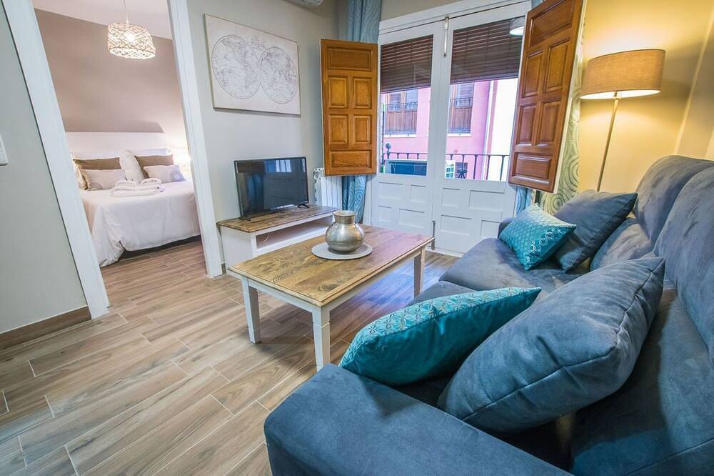 Entire apartment, Ib Plaza Nueva 21 Suite (1 Bedroom + Sofa Bed) in Realejo-San Matías, Granada