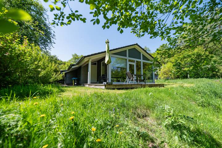 Ferienhaus für 5 Personen, mit Sauna und Pool sowie Ausblick und Garten, kinderfreundlich