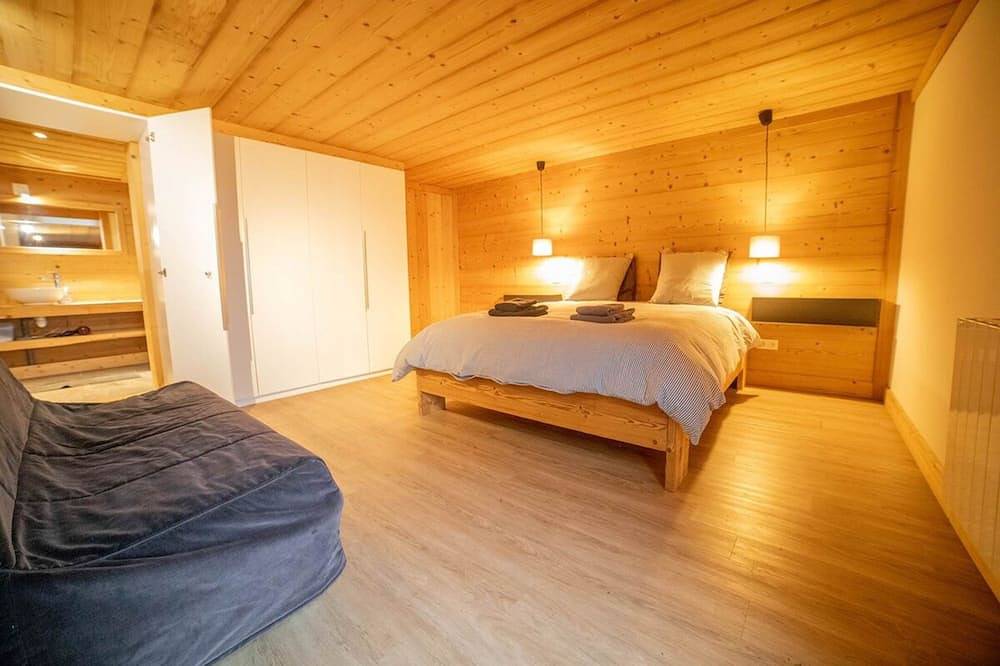 Chalet 22 pers. ski in / uit. Ideale locatie. Grote zonnige terrassen. in Montgenèvre, Briançon en omgeving