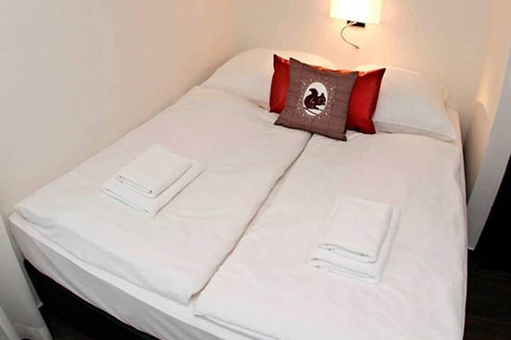 Ferienwohnung für 6 Personen, mit Sauna und Garten sowie Pool und Terrasse, mit Haustier in Nossentiner Hütte - 3