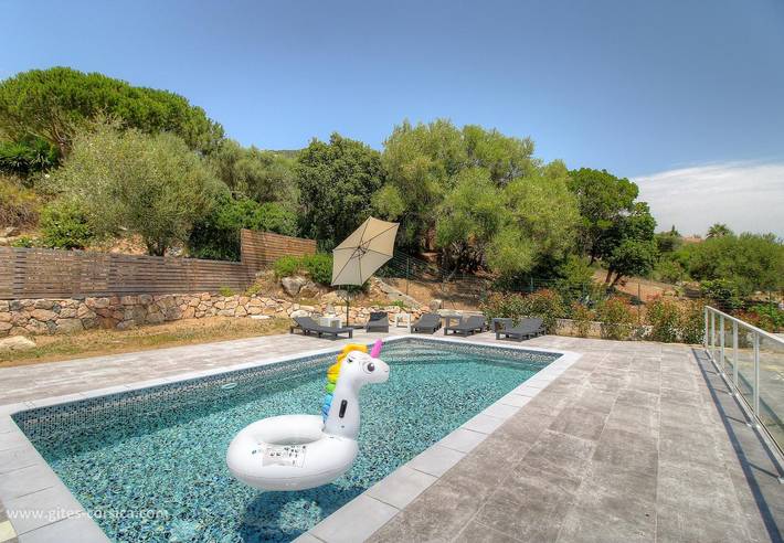 Gîte pour 10 personnes, avec Terrasse et Piscine dans Plage de Scodi-Neri