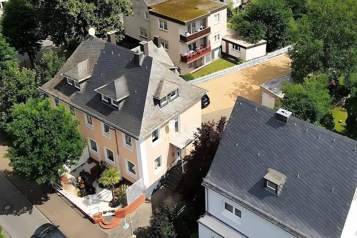 Ferienhaus für 14 Personen, mit Garten und Whirlpool sowie Balkon und Sauna, mit Haustier