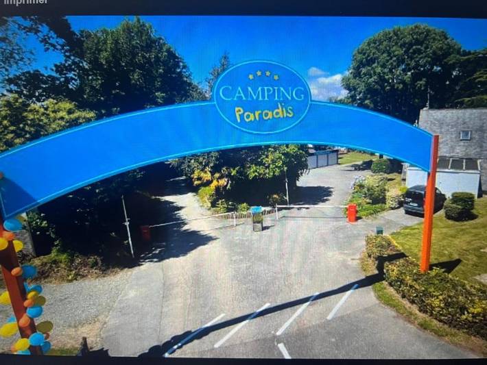 Camping pour 4 personnes, avec terrasse ainsi que piscine et jacuzzi, animaux acceptés