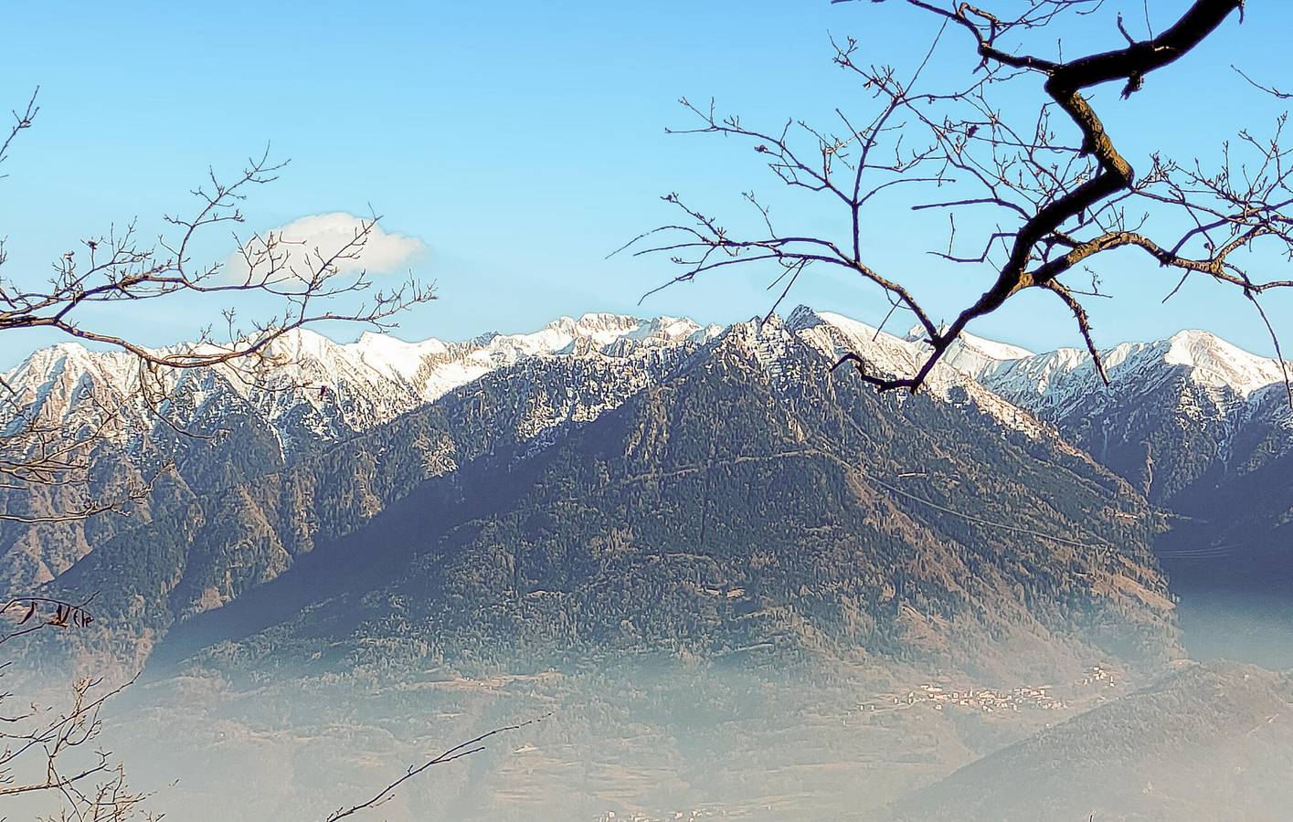 Ganze Ferienwohnung, Gemütliche Wohnung mit Parkplatz und Terrasse in der Nähe des Stadtzentrums von Ossimo in Ossimo, Prealpi Bergamasche Orientali