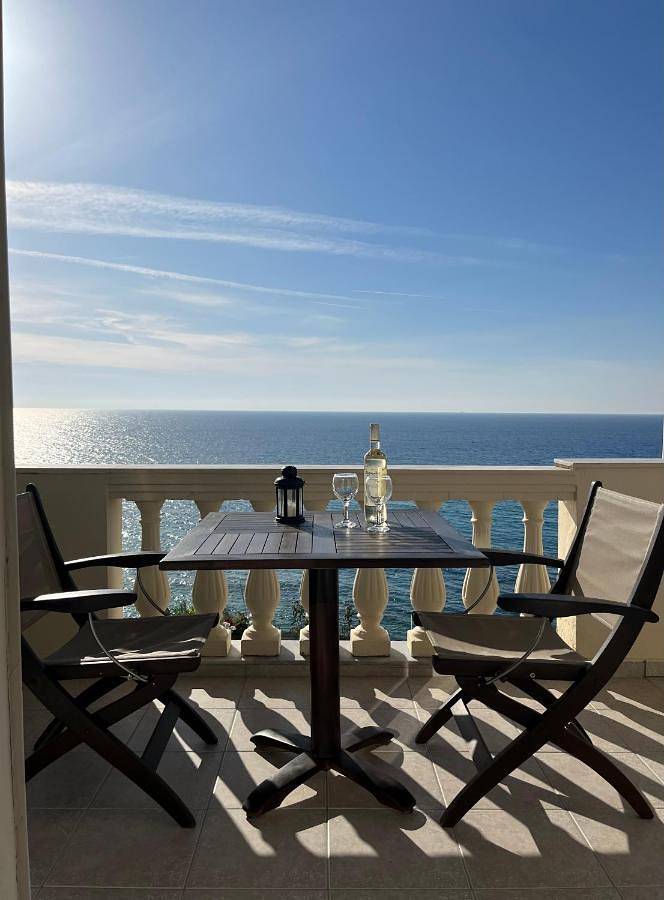 Villa pour 8 personnes, avec terrasse et vue ainsi que jardin et piscine