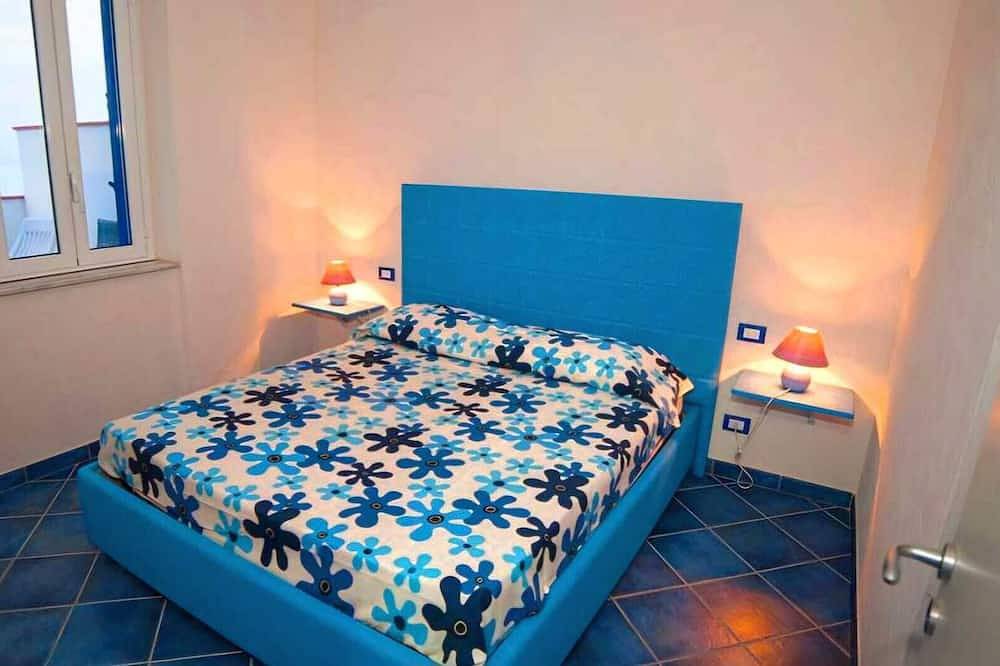 Ganze Wohnung, Zwei-Zimmer-Wohnung mit Blick auf das Meer und die Äolischen Inseln, nur 3 Minuten vom Strand von San Gregorio entfernt in Scafa (Capo d'Orlando), Capo d'Orlando