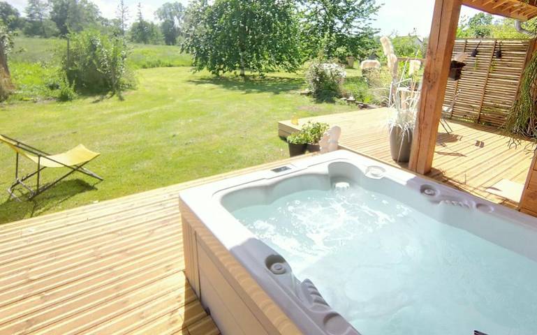 Location de vacances pour 2 personnes, avec Balcon et Terrasse ainsi que Jacuzzi et Jardin à Épagne-Épagnette