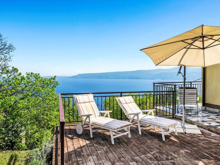 Ferienhaus für 8 Personen, mit Balkon und Pool - 1