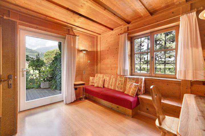 Appartamento intero, Appartamento "Weinsepphof 1" con vista montagna, piscina, Wi-Fi, giardino e balcone in Lana di Mezzo, Lana