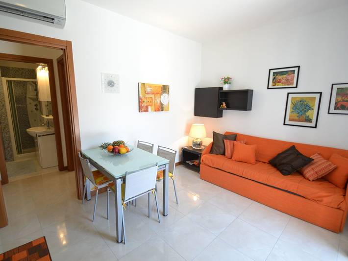 Appartamento intero, Climatizzato, con piscina, spa e centro fitness. in Magliolo, Alpi Liguri