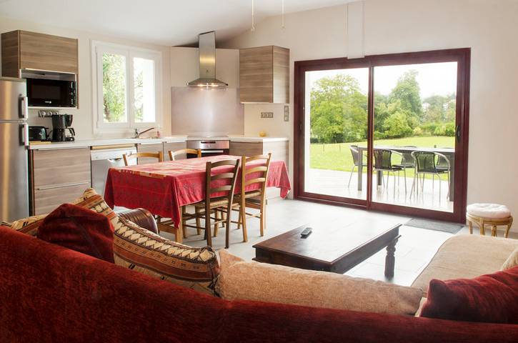 Gîte pour 5 personnes, avec piscine ainsi que terrasse et jardin, animaux acceptés en Pyrénées-Atlantiques - 4