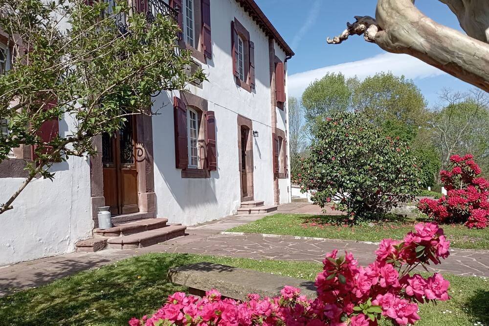 Gîte Maison Ybarnegaray à St Jean Pied de Port - Spa/Jacuzzi en option in Saint-Jean-Pied-de-Port, Région de Bayonne