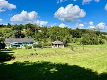 Gîte pour 4 personnes, avec jardin ainsi que piscine et vue, animaux acceptés à Les Champeaux