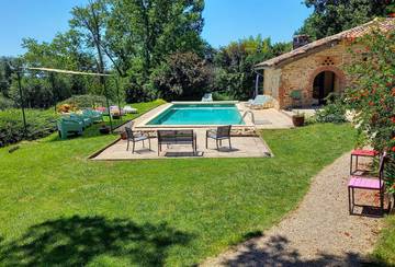 Gîte pour 30 personnes, avec piscine et jardin dans Bellegarde-Marsal