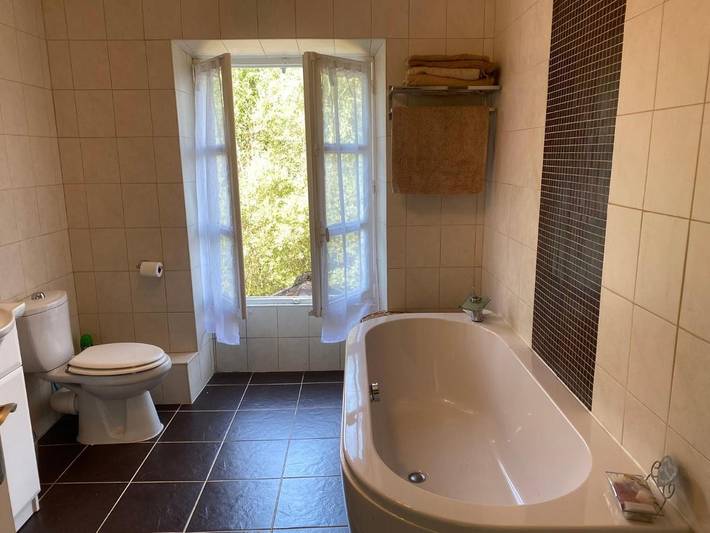 Location de vacances pour 8 personnes, avec terrasse ainsi que jardin et jacuzzi, animaux acceptés à Augignac - 3