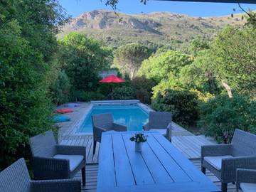 Gîte pour 8 personnes, avec terrasse et piscine à Camélas