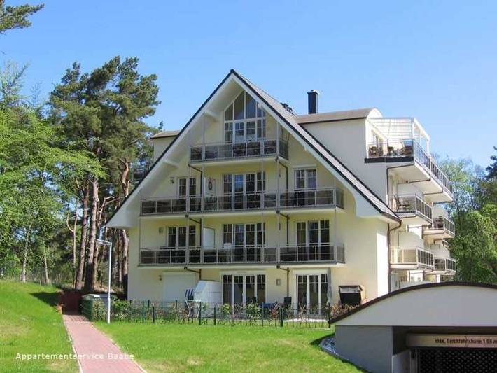 Ferienpark für 3 Personen, mit Terrasse und Pool sowie Seeblick und Garten, kinderfreundlich in Baabe