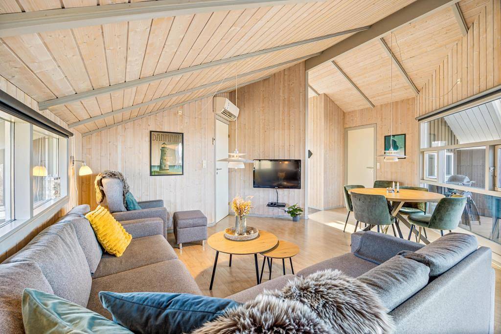 Well-maintained holiday home with sauna and hot tub in Hvide Sande, Holmsland Klit