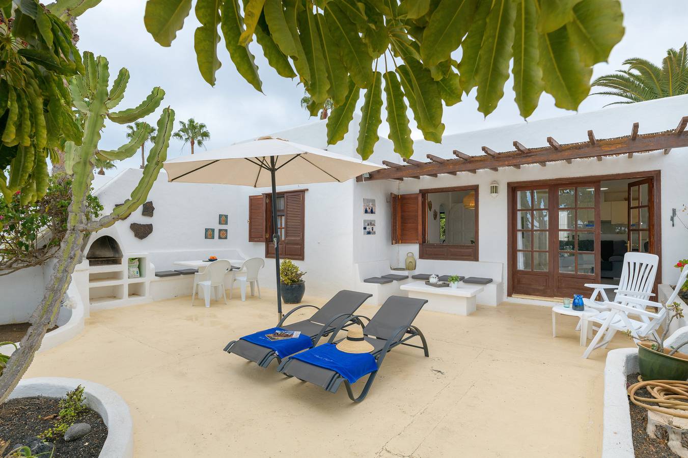 Apartamento entero, Apartamento vacacional Puerto Chico C junto a la playa con piscina compartida y Wi-Fi in Playa Blanca, Yaiza