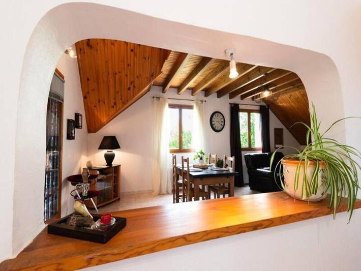 Gîte pour 4 personnes, avec piscine et balcon, adapté aux familles dans Peyre-en-Aubrac - 2