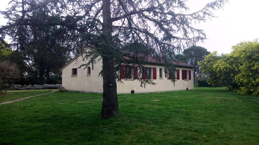 Location de vacances pour 6 personnes, avec vue ainsi que jardin et terrasse à Brens - 4