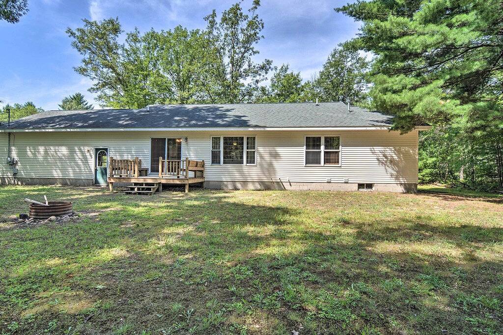 Upscale Family Cottage < 1 Mi to Higgins Lake in Higgins Lake