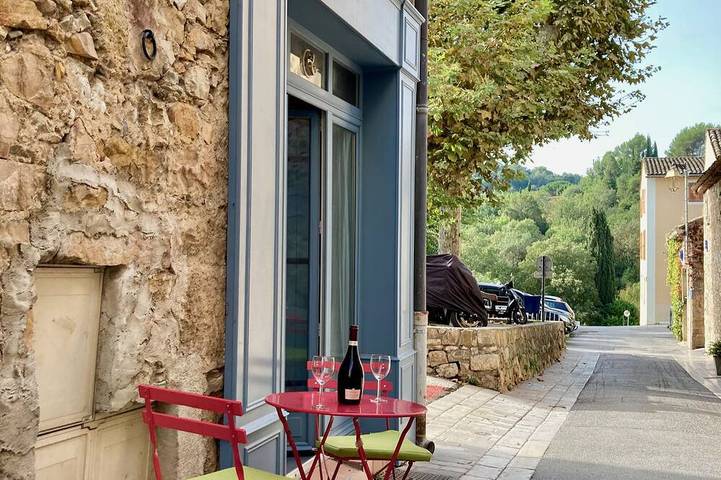 Location de vacances pour 4 personnes, avec jacuzzi à Valbonne