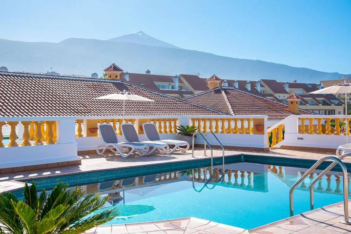 Hôtel pour 6 personnes, avec Balcon et Terrasse ainsi que Jardin et Piscine