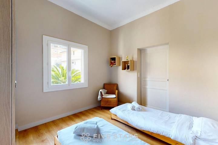 Location de vacances pour 8 personnes, avec jacuzzi ainsi que terrasse et piscine dans Le Boulevard Frank Pilatte - 4