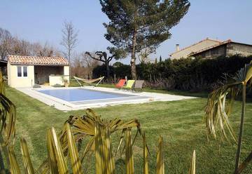 Chambre d’hôte pour 2 personnes, avec piscine et jardin, animaux acceptés à Montélier