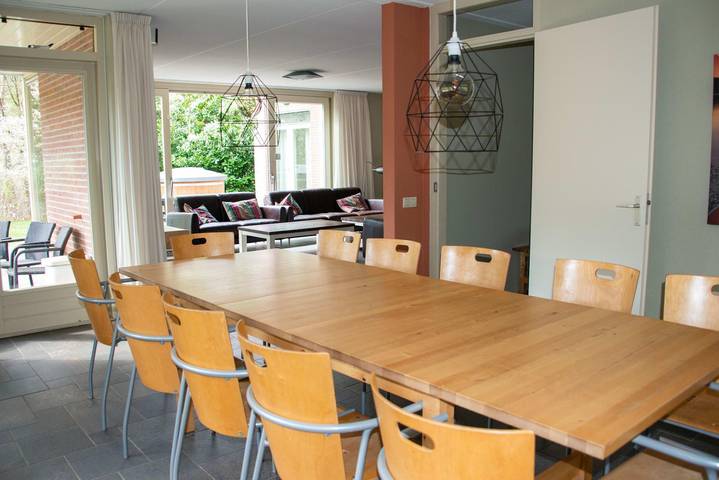 Vakantiehuis voor 18 personen, met tuin in Drenthe