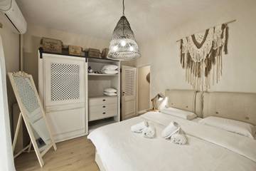 Vacation Rental for 4 Guests in Central Section of Athens, Athens Centre, Picture 1