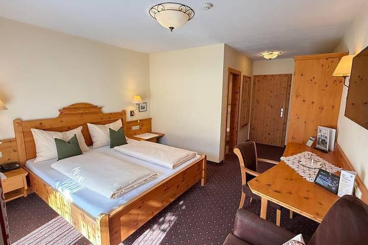Doppelzimmer \"Zirbenholz\" 4-6 Nächte - Hotel Neuwirt in Brandenberg, Kaisergebirge