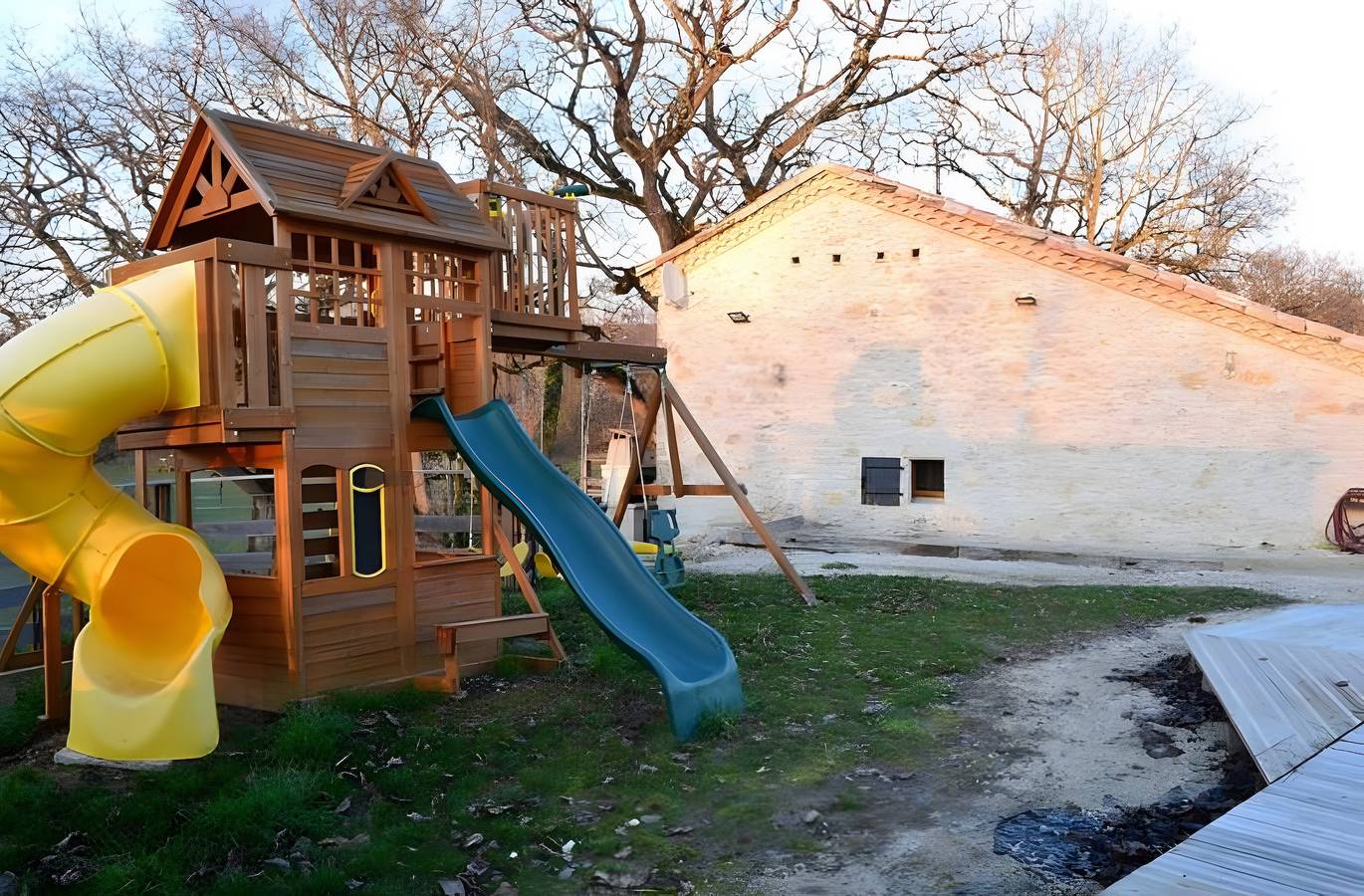 Charaktervolles Ferienhaus in der Natur mit Seeblick, privatem Pool und Wlan in Bourg-de-Visa, Quercy